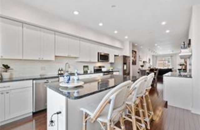 4059 Saint Johns Way