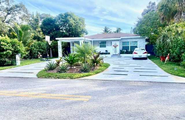 Photo of 390 NE 165th St