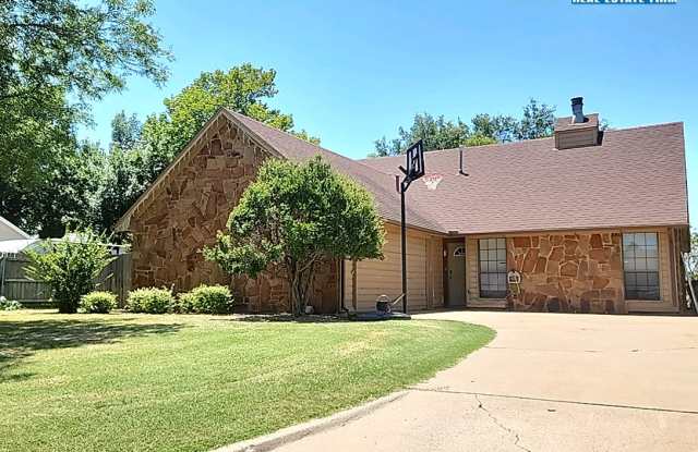 2810 Ne Shelter Creek Dr