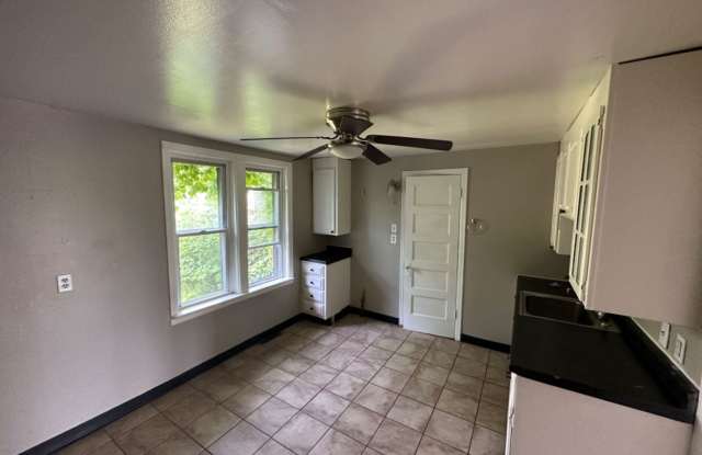 2433 S 5th Street