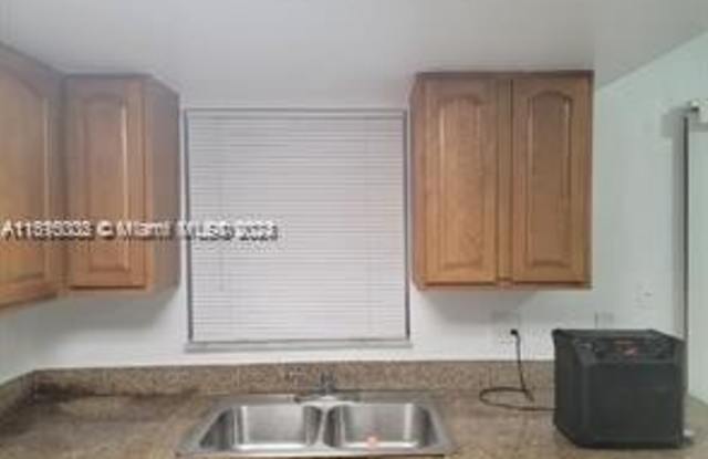5235 NW 27th St
