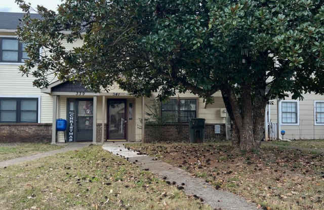 For Rent: Spacious 2-Bedroom, 2.5-Bath Townhome – Prime Location!