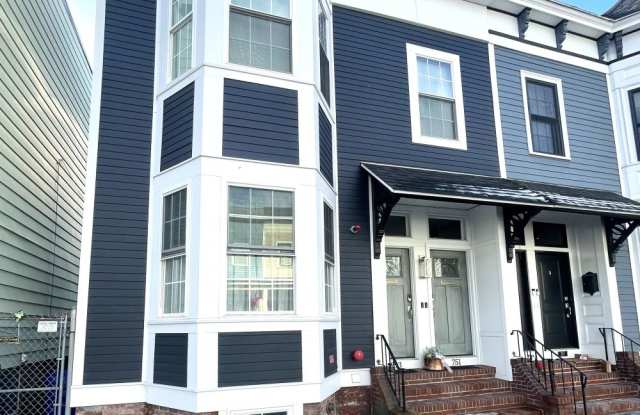 Photo of 751 East 5th street