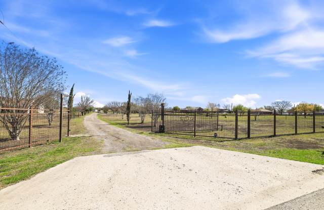 11421 Ware Seguin