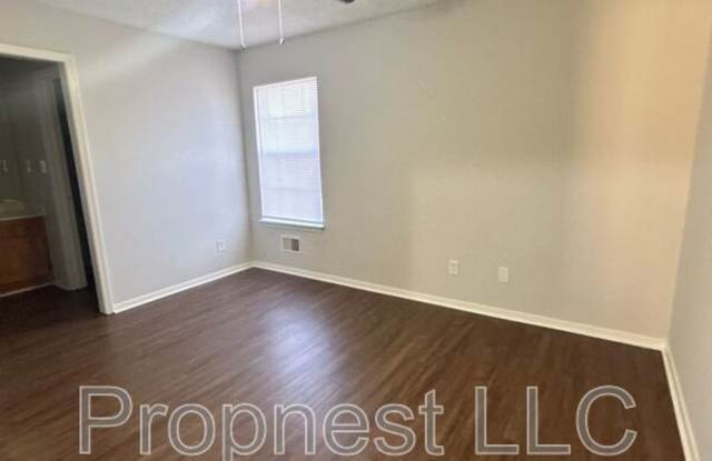 801 Barrington Woods Cv