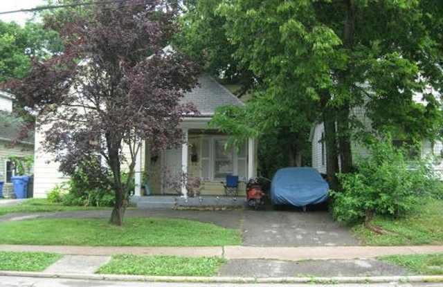 6 or 18 month lease available .Walk to Woodland Park or UK Campus 250130