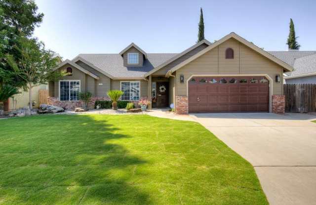 Updated 3/2 Cambridge Near Clovis North