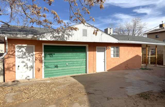 Photo of 2425 Mountain Rd NW