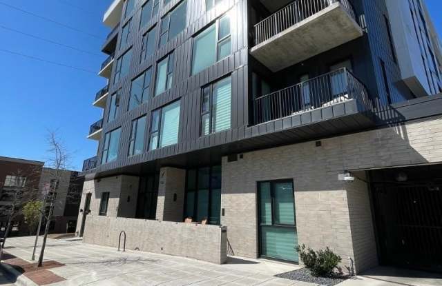 522 S Harrington Street unit: 102