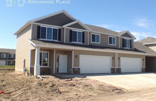 7517 S Brookside Place - 7517 South Brookside Place, Sioux Falls, SD 57108