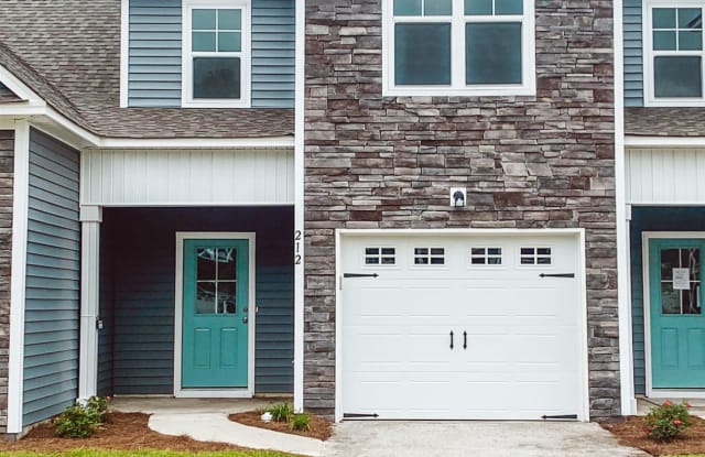 3 Bed, 2.5 Bath Townhome in Stonebay! - 212 North Stingray Lane, Onslow County, NC 28445