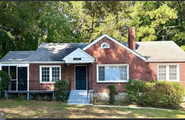 Photo of 1589 Pinehurst Drive SW