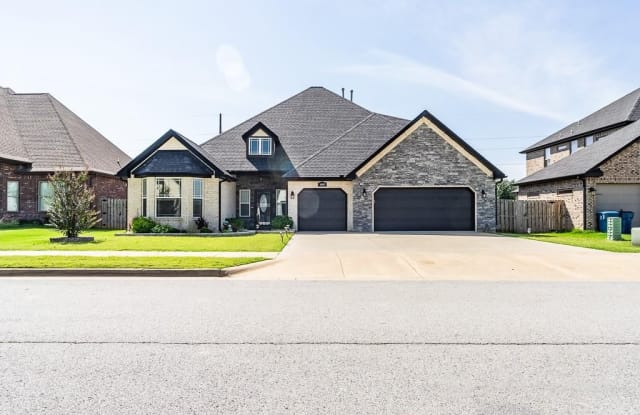 1907  SW Edinburgh  AVE - 1907 Southwest Edinburgh Avenue, Bentonville, AR 72713