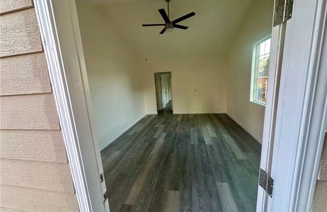 1762 Las Palmas Avenue 1/2