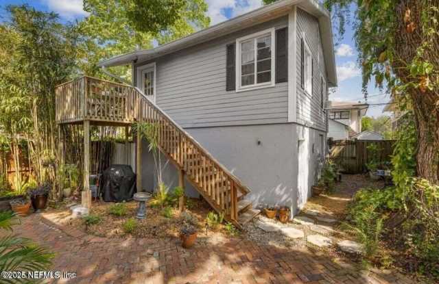 Photo of 2261 FORBES Street