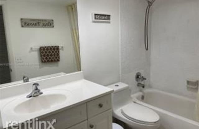 5575 SW 77th Ct Apt 208B - 5575 SW 77th Ct, Glenvar Heights, FL 33155