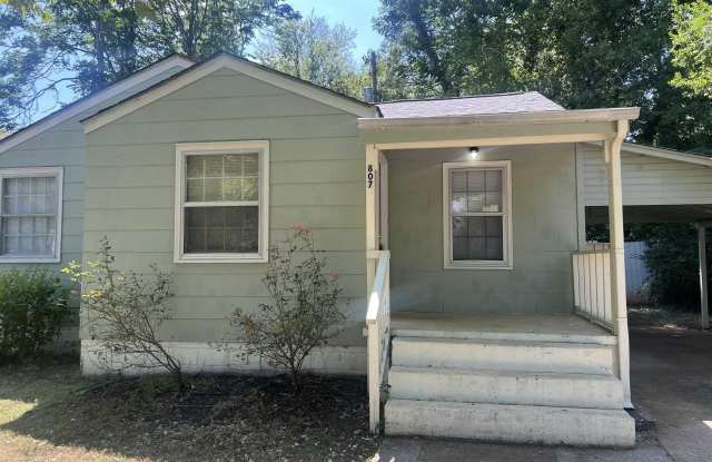 Photo of 807 Fairway Drive