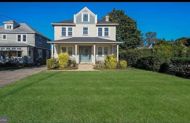 Photo of 305 W WAYNE AVENUE