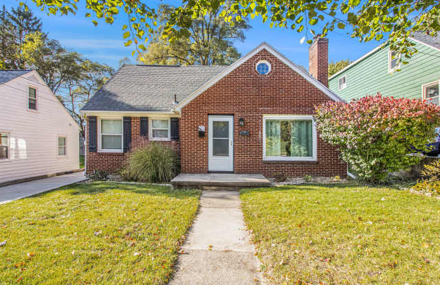 Photo of 1641 Sylvan Ave SE