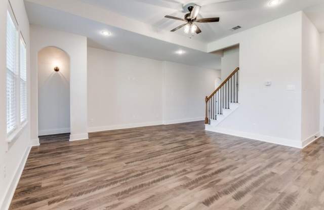 504 Ellis Place Drive