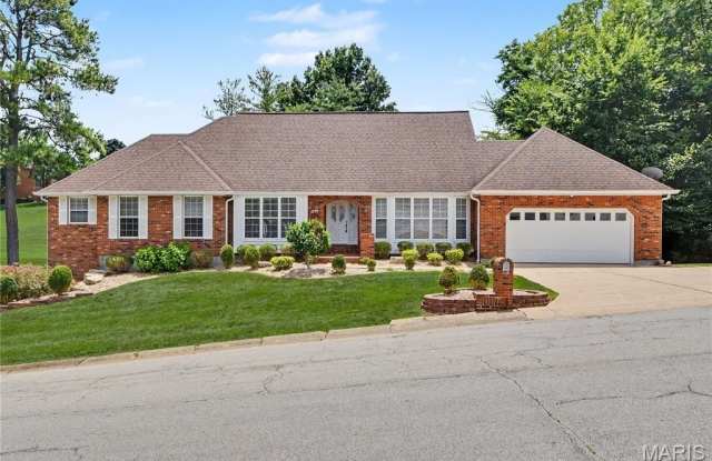 102 Lexington Lane