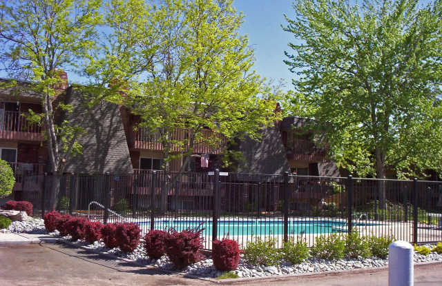 Photo of Monaco Parkway Apartments