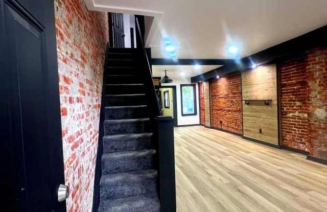 1602 THATCHER STREET