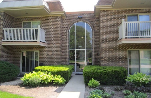 2407 N Kennicott Drive - 2407 North Kennicott Drive, Arlington Heights, IL 60004