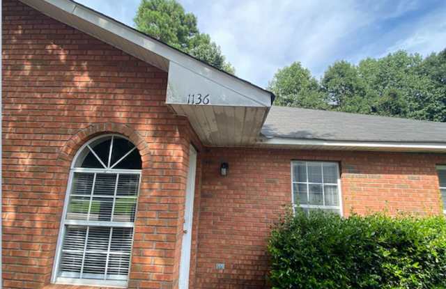 Northpointe Duplex Available for May!