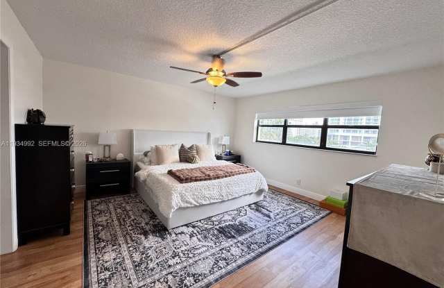 Photo of 520 Orton Ave