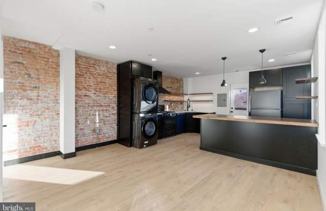 2738 POPLAR Street unit: 2R