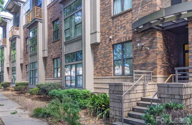 716 N Davidson Street unit: 3