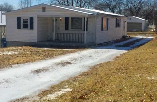 Large 3 Bedroom with 2 Car Garage