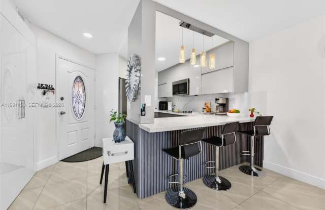 1750 W 46th St
