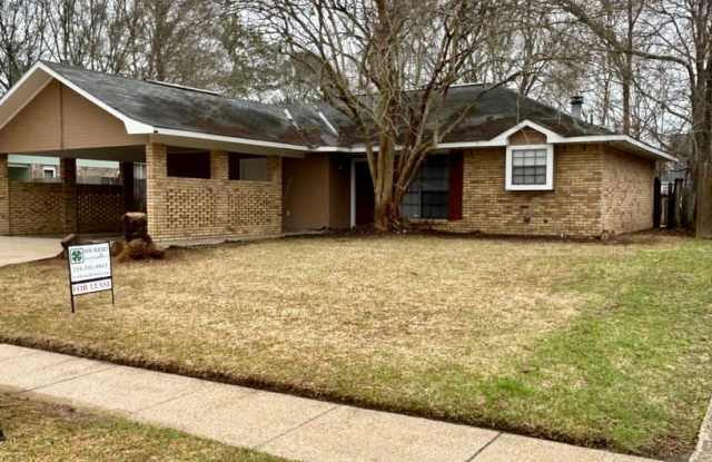 3 bed /2 bath house right by Highland Rd. Park! New flooring and paint - 1234 Bullrush Drive, Village St. George, LA 70810