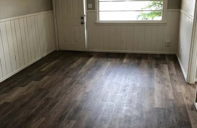 2306 62nd Street #A Available now!!