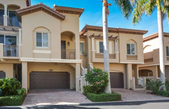 3033 Waterside Circle