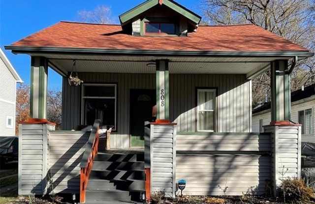 808 Laprairie Street