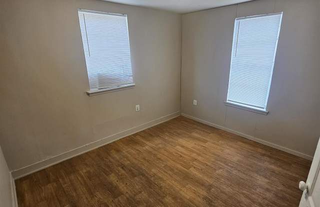 Photo of 916 N Poplar Street