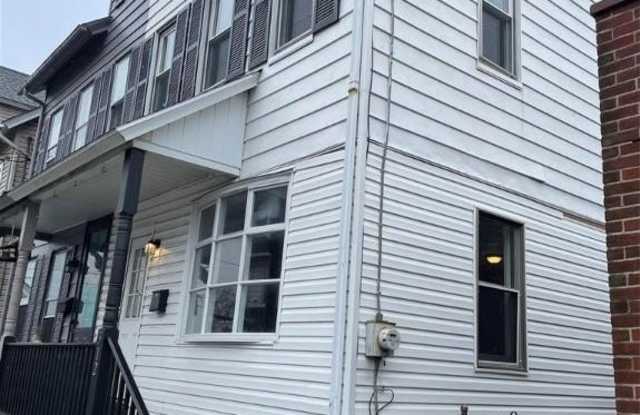 Photo of 312 E Garrison Street