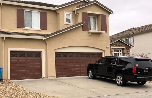 3906 Glacier Ct