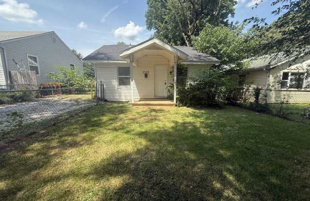 Available now 2 bedroom 1 bath home!!
