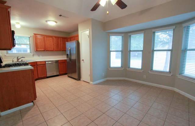 Spacious 3BR/2BA Corner Lot Home in Austin’s Colony