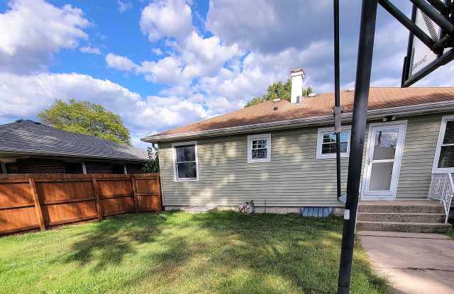 8922 Schneider Avenue