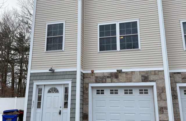 Photo of 607 Holt Avenue