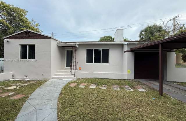 Photo of 586 NW 48th St