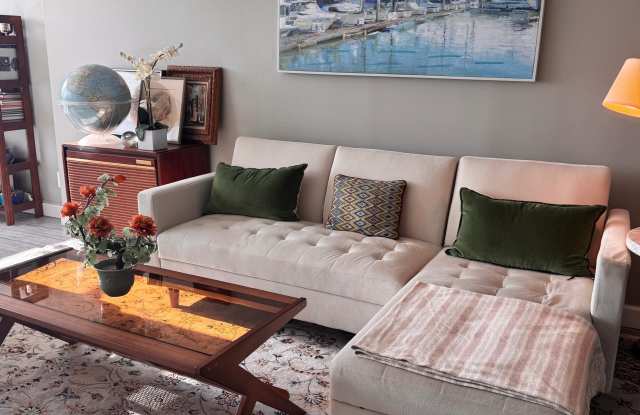 33 South Gulfstream Avenue