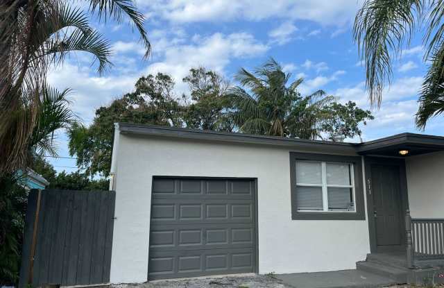 Newly renovated 3/2 for rent! - 511 West Palm Street, Lantana, FL 33462