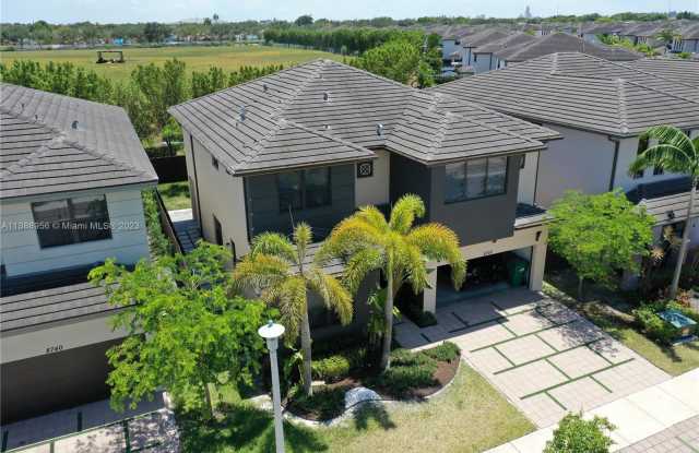 8752 NW 157th Ter