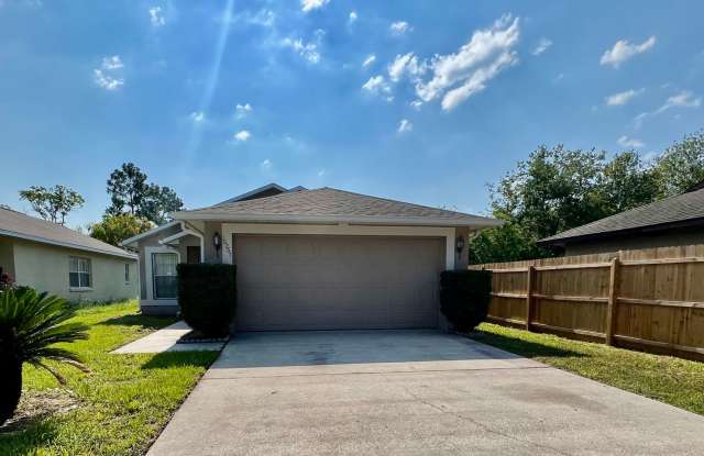 Photo of Quaint 3/2 Home Near Waterford Lakes